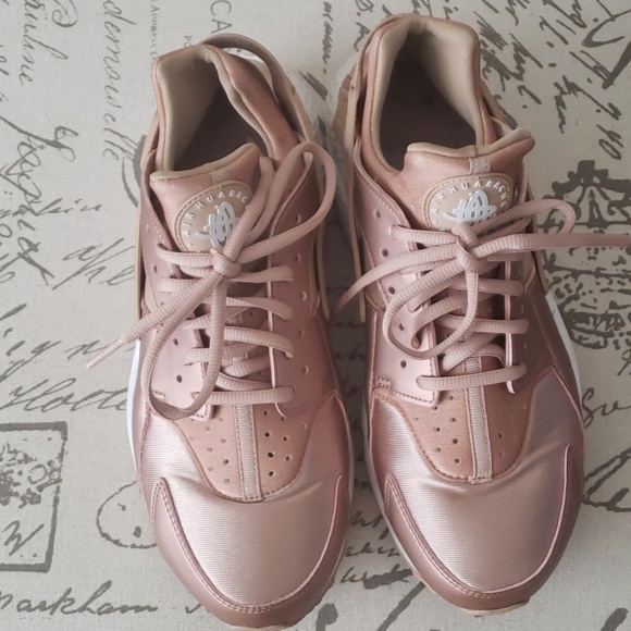Nike Shoes - Woman size 10 nike huaraches